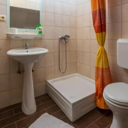 Leonarda Apartment *